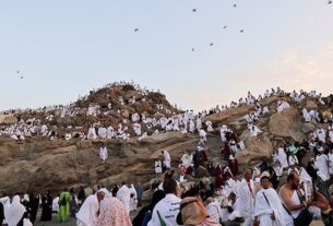 Many Muslims in white robes gather on a hill during Hajj 2024, exemplifying faith and unity in this sacred pilgrimage.