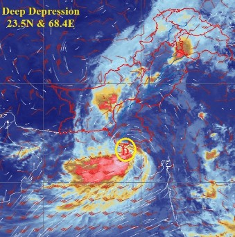 Coastal-Karachi-on-High-Alert-Cyclone